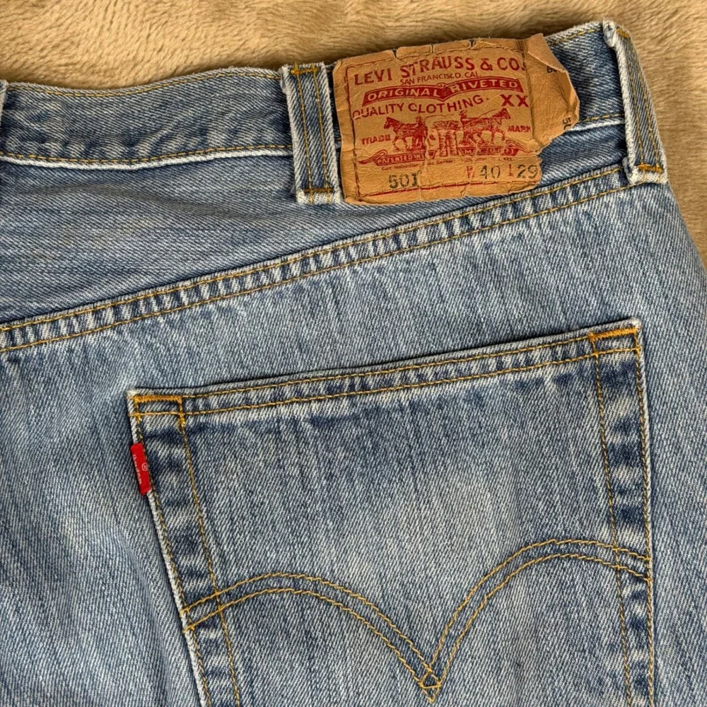 Levis measurements waist